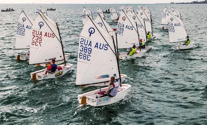 Day 3 – Intermediate fleet start race nine – GILL Optimist Victorian Championships © Tom Smeaton Photography